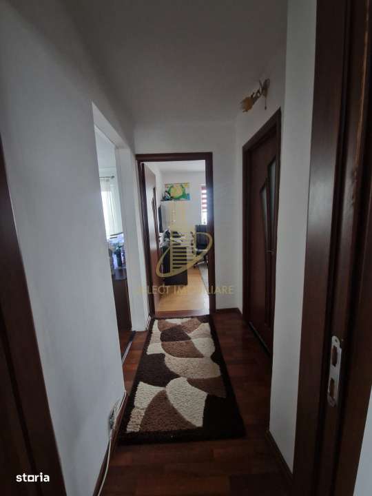 Apartament de 3 camere, decomandat, 67 mp., zona Han.-8
