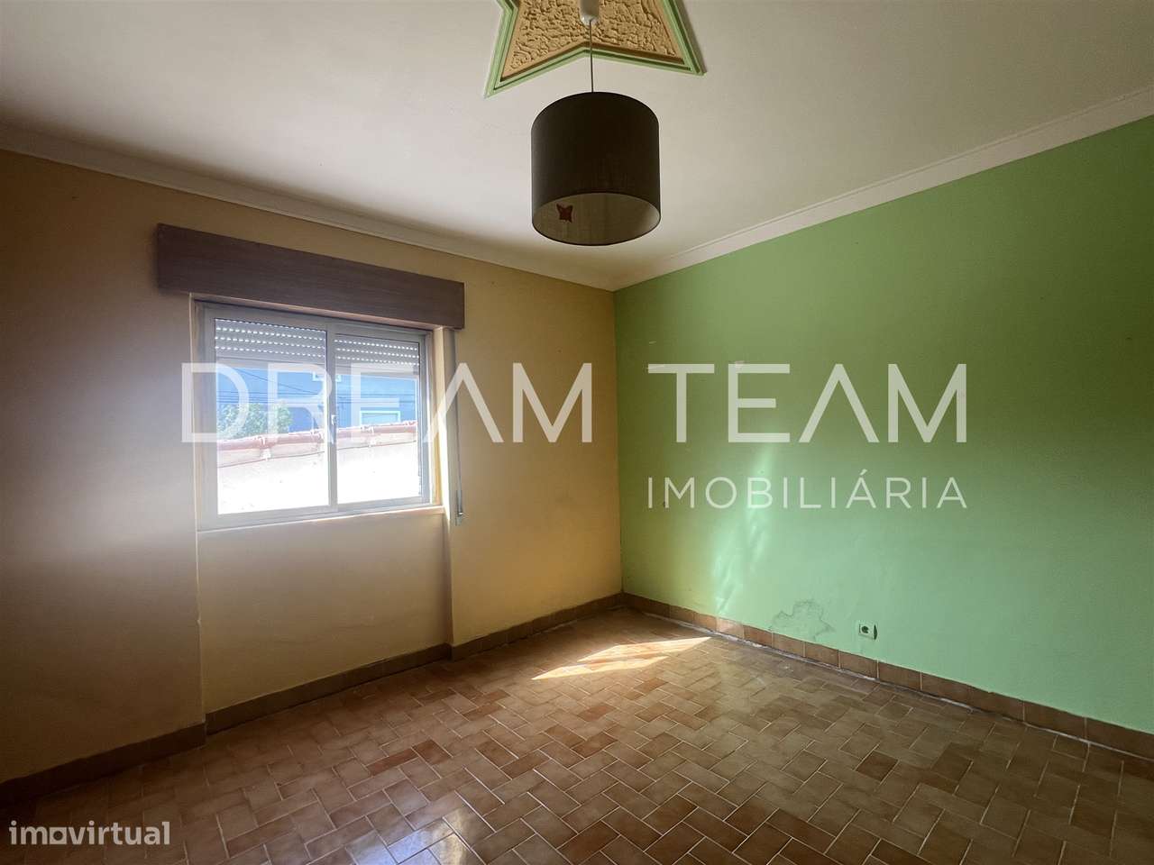Moradia T4 Bifamiliar na Charneca da Caparica para Remodelação-14