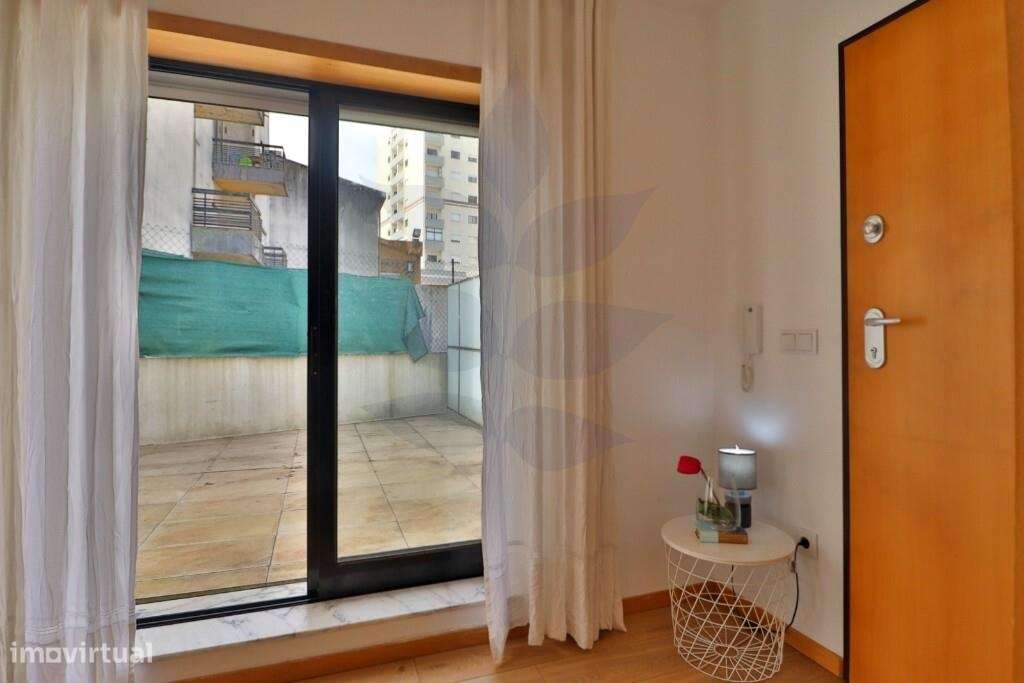 Apartamento T0 com terraço – mobilado e equipado | Braga-4
