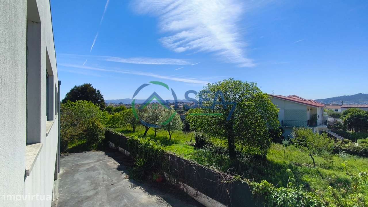 Moradia T6 com grande terreno, Meadela-24