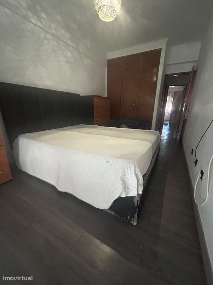 Apartamento T3 com varanda e garagem em Cacém-5