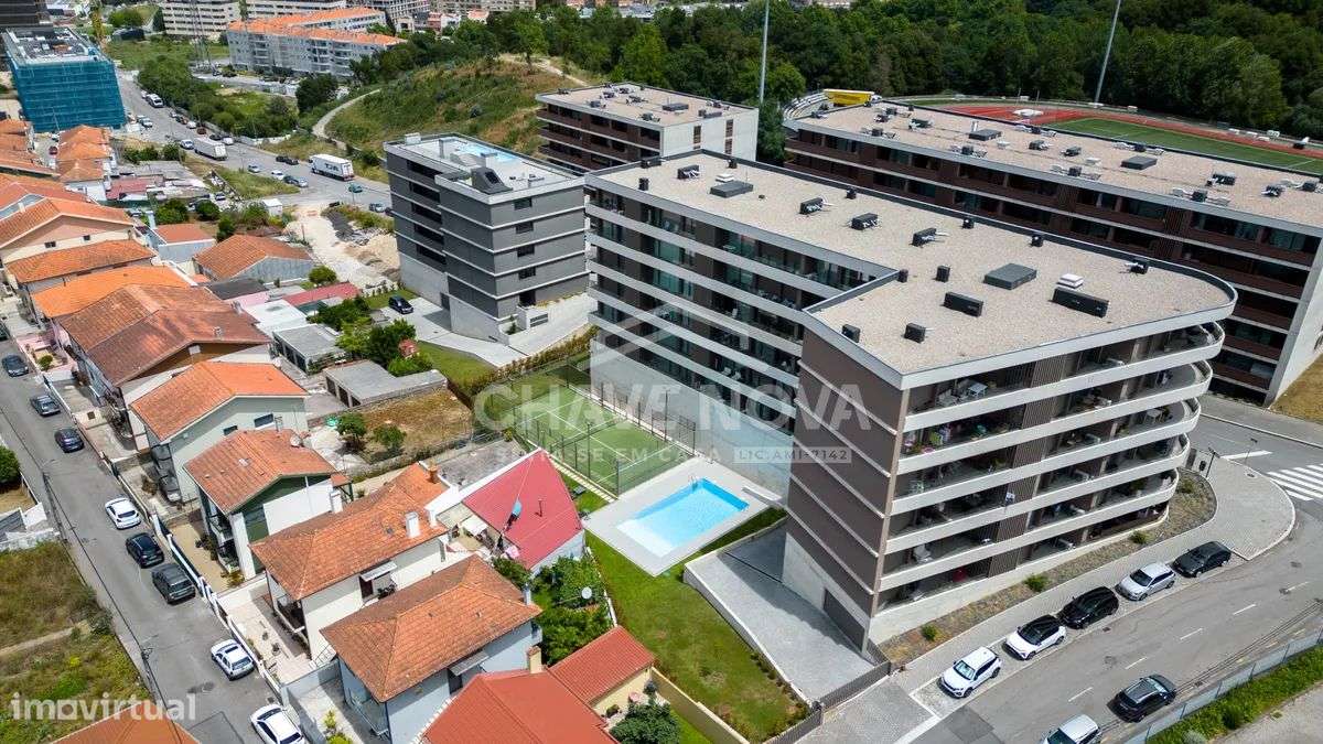 T2 c/ Garagem e Piscina em Oliveira do Douro-9
