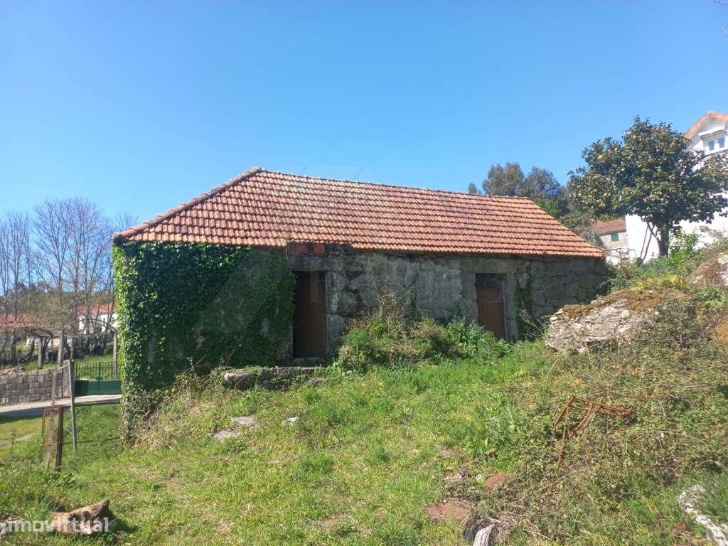 Casa para restauro em Bico-18