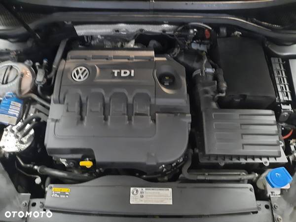 Volkswagen Passat - 15