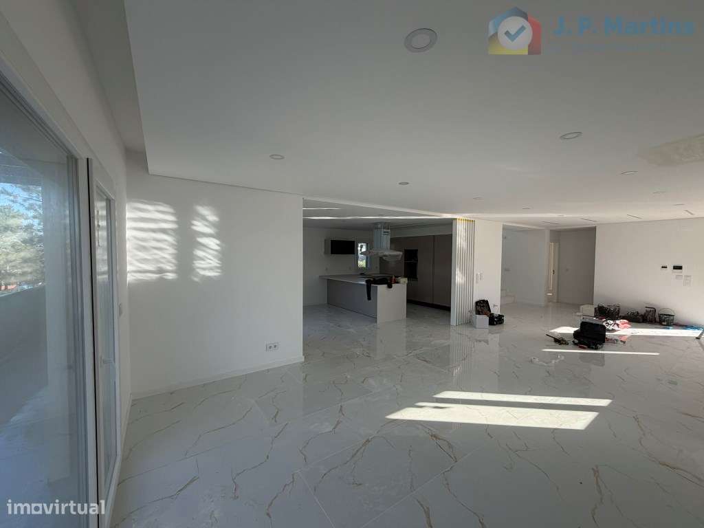 Moradia isolada, T4 com 4 suítes, piscina e garagem em Pinhal General-12