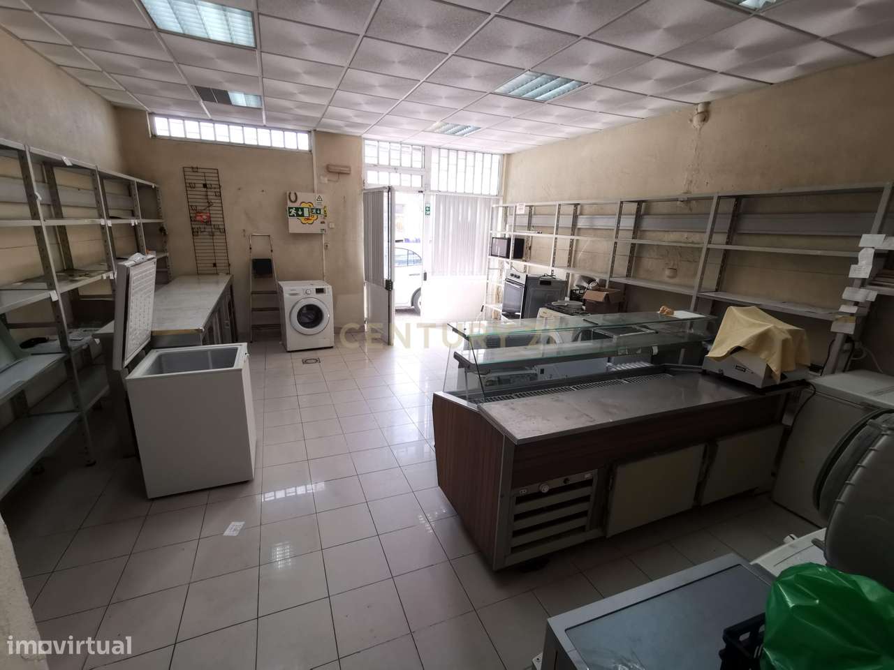 Vende-se Loja , ou Garagem  ou outros ramos de Negócio- Cova da Piedad - Grande imagem: 4/13