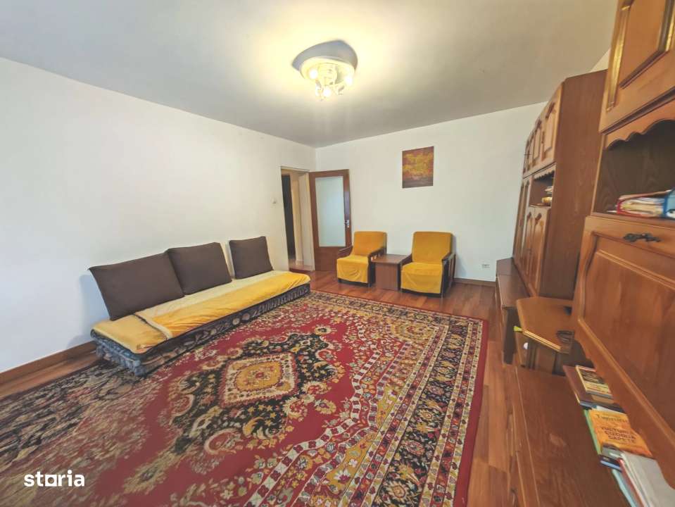 De Vanzare- Apartament Luminos, Decomandat cu Centrala Proprie-1