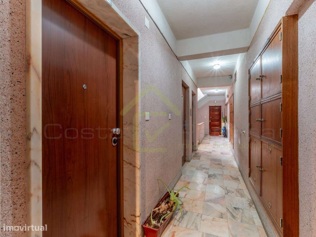 Apartamento T3 com duas frentes e óptima exposição solar-35