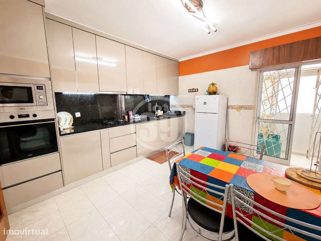 T2 no centro de Olhão | Cozinha renovada | Zona central-23