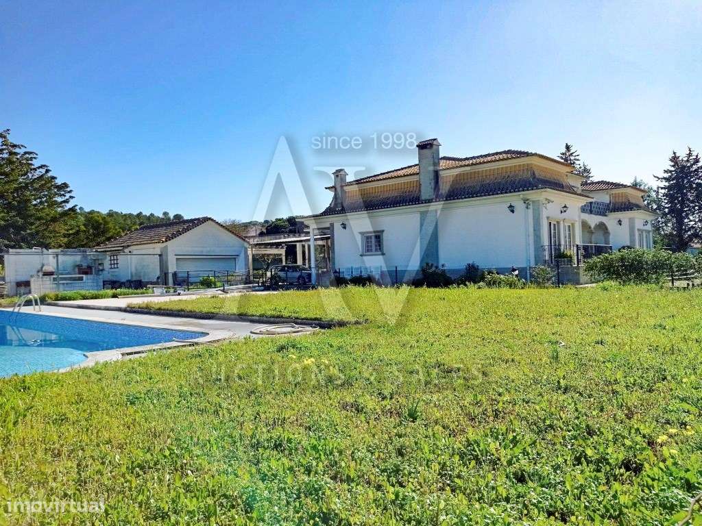 Quinta composta por moradia de dois pisos, com piscina, garagem e t...-16