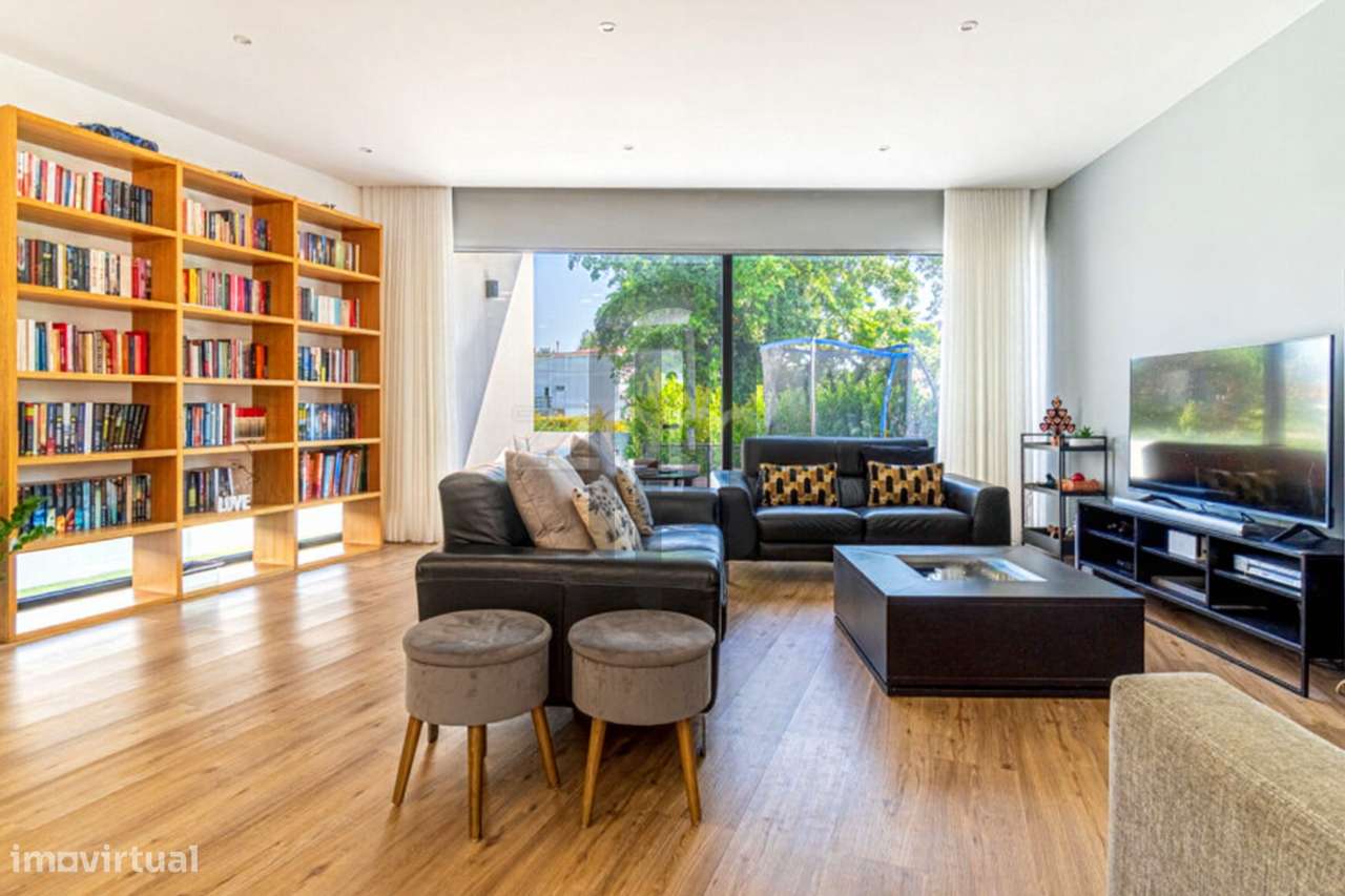 Moradia Térrea T4 independente na Maia-7