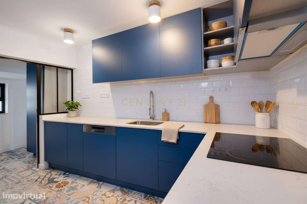 Prédio c/ 2 apartamentos (T1 e T2) com Pátio e Terraço - Centro Histór-2