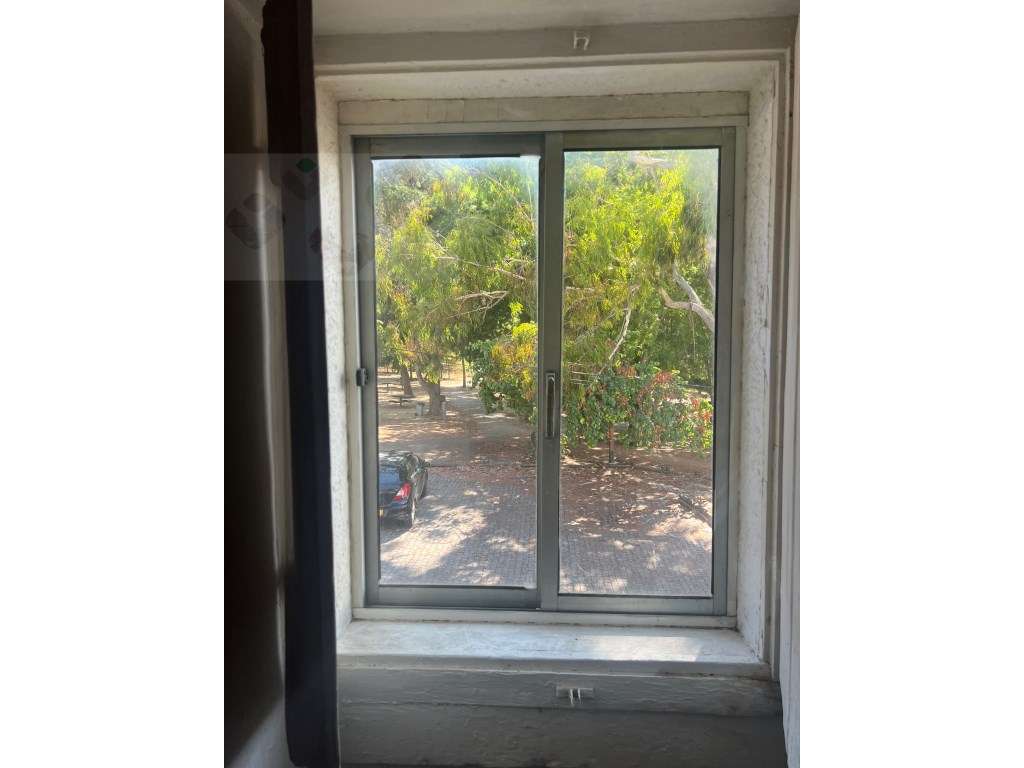 Moradia frente Monsanto, Excelente oportunidade, T2, por recuperar!-34