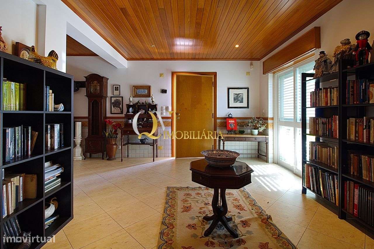 Excelente Moradia V4 para venda sita nos Jardins da Parede-5