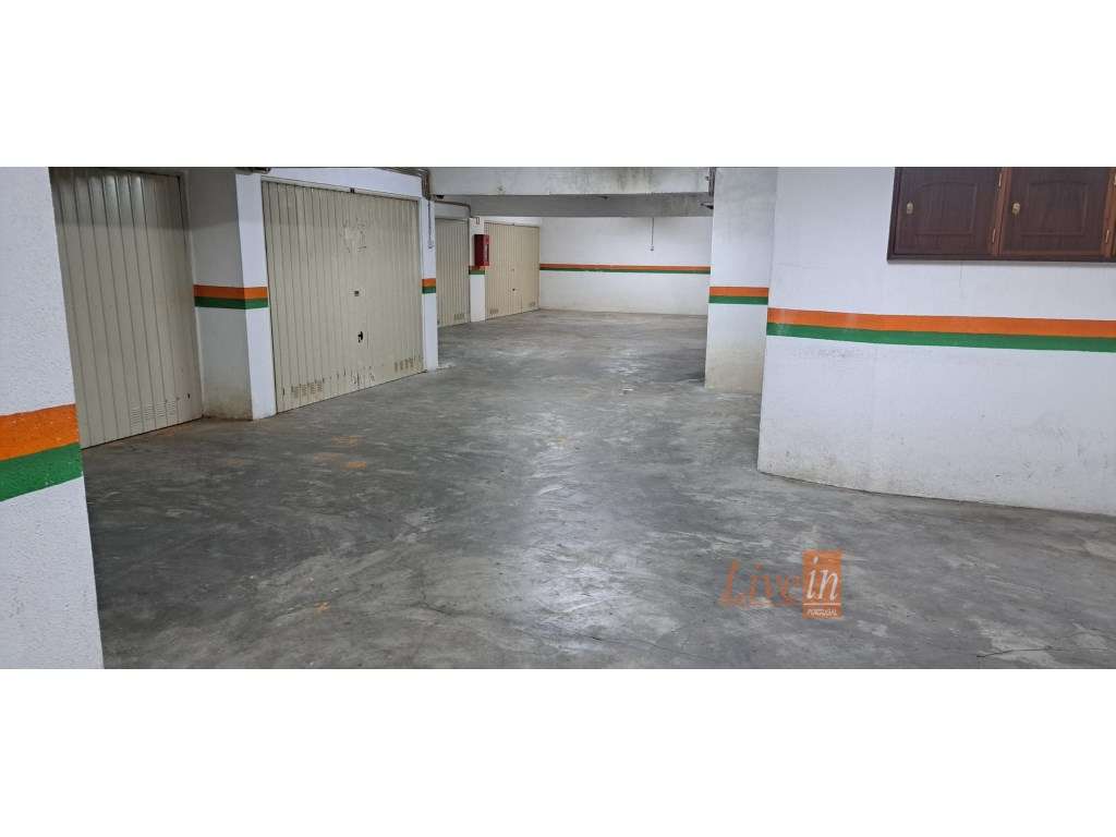 Garagem (BOX) com 22 m2 em Mem Martins - Grande imagem: 2/6