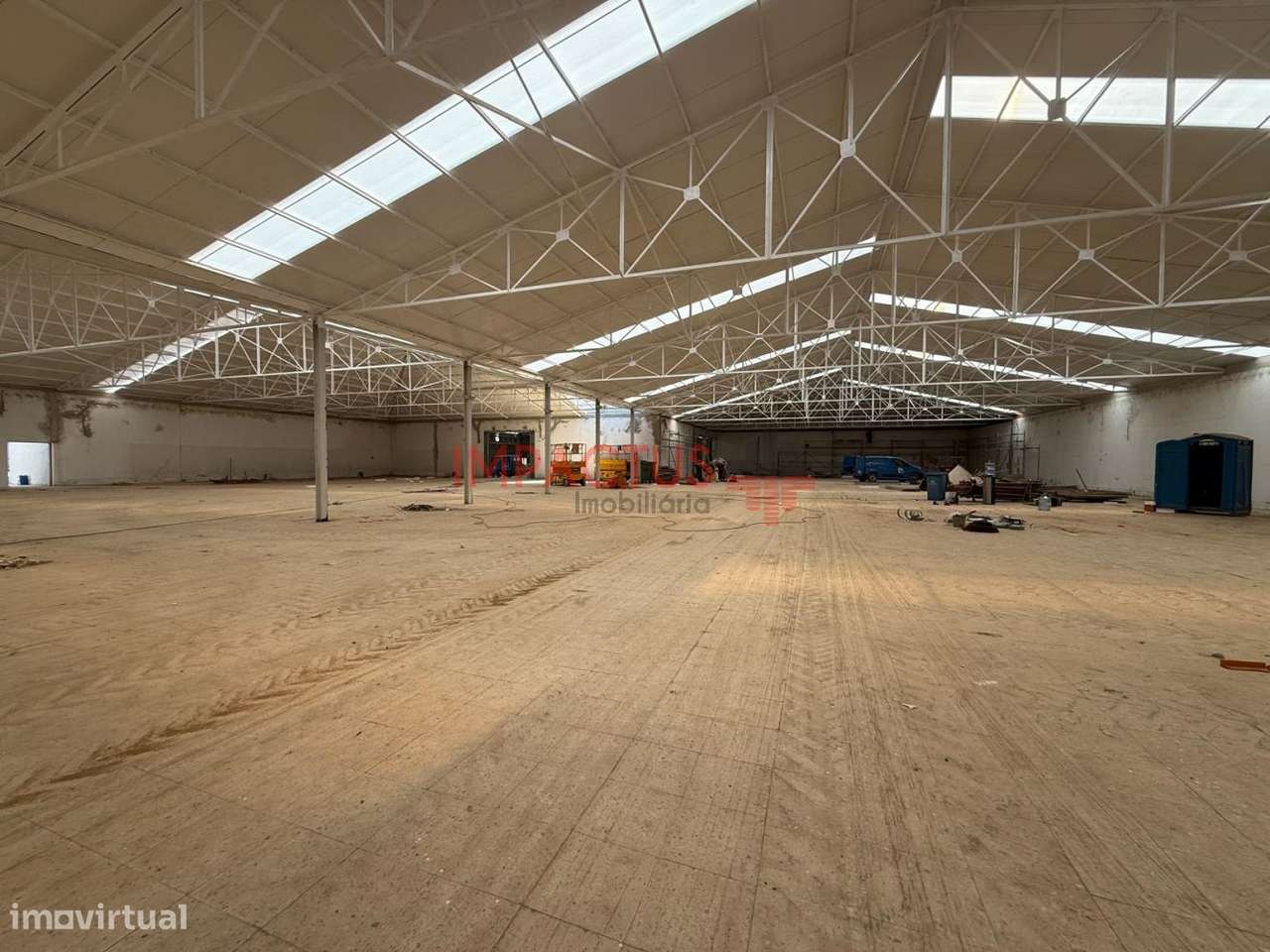 Armazém Industrial face à EN14 - Grande imagem: 5/15