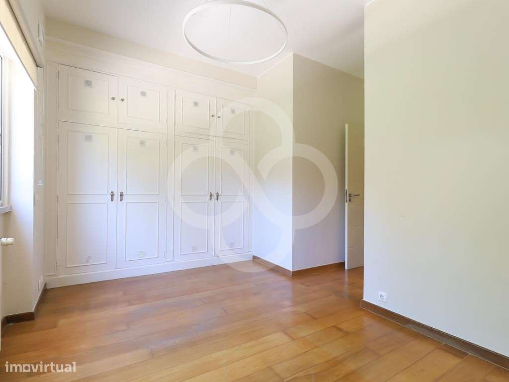 Moradia T6 Isolada no Estoril com piscina e garagem mais espaços ve...-24