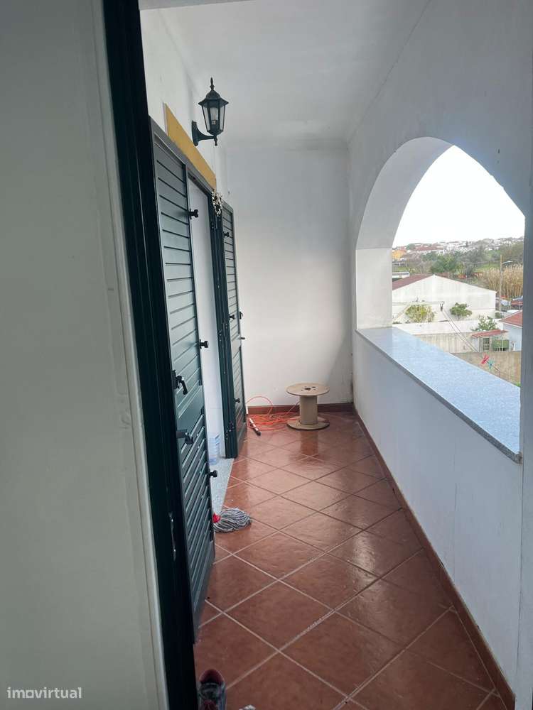 Moradia Bi-Familiar - Grande imagem: 4/13