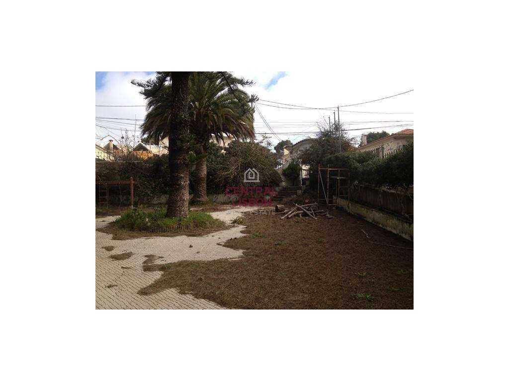 Moradia com 3 pisos - 15 divisões - Venda - São João do Estoril - Grande imagem: 5/12