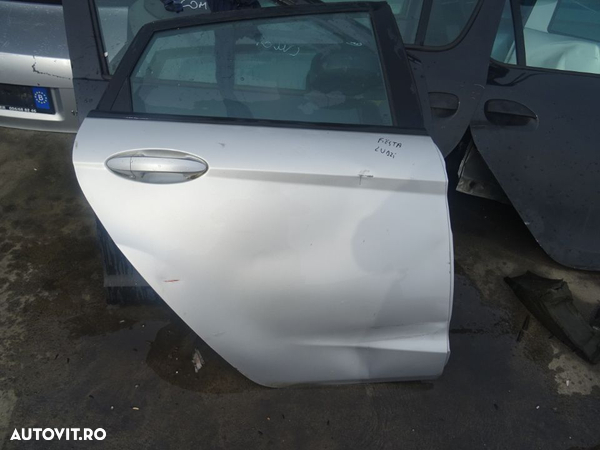 Vand Usa Spate Dreapta Ford Fiesta din 2010 putin lovita fara rugina - 2