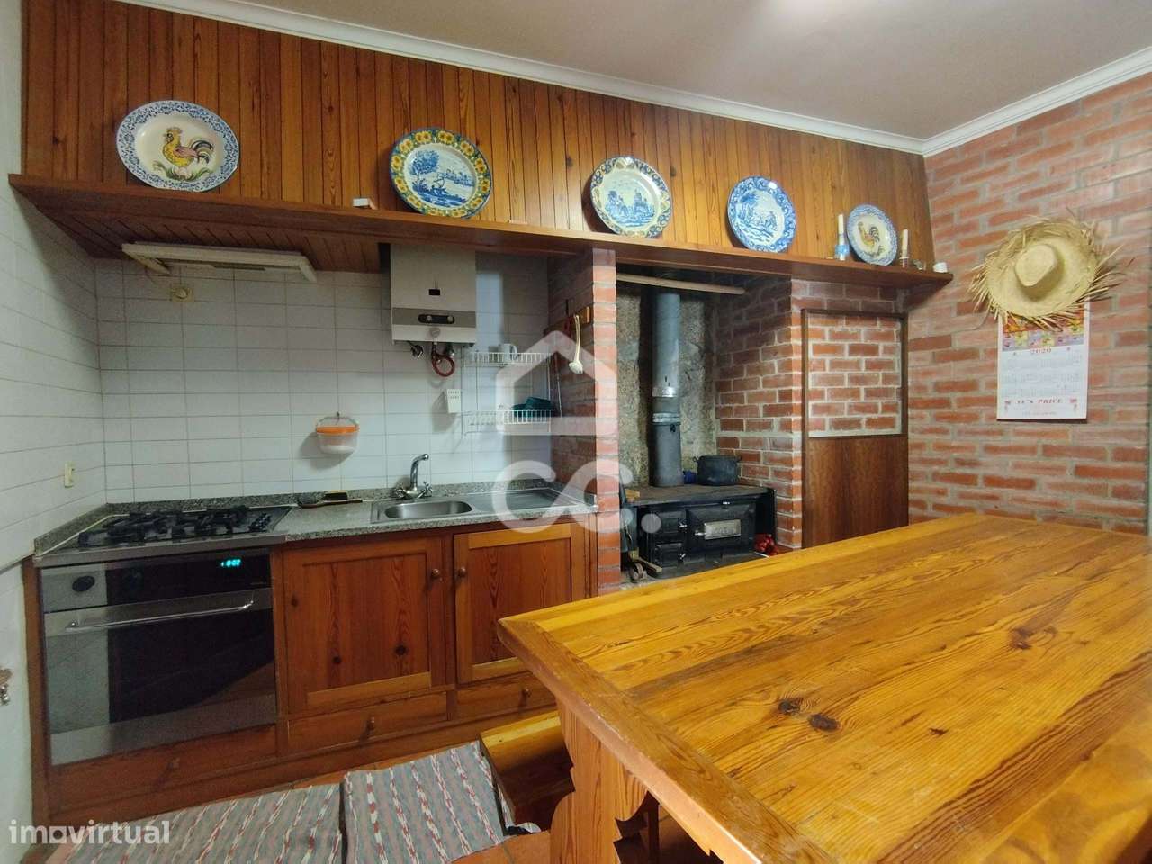 Moradia em pedra, com res do chão e primero andar num vila mediaeval - Grande imagem: 5/18