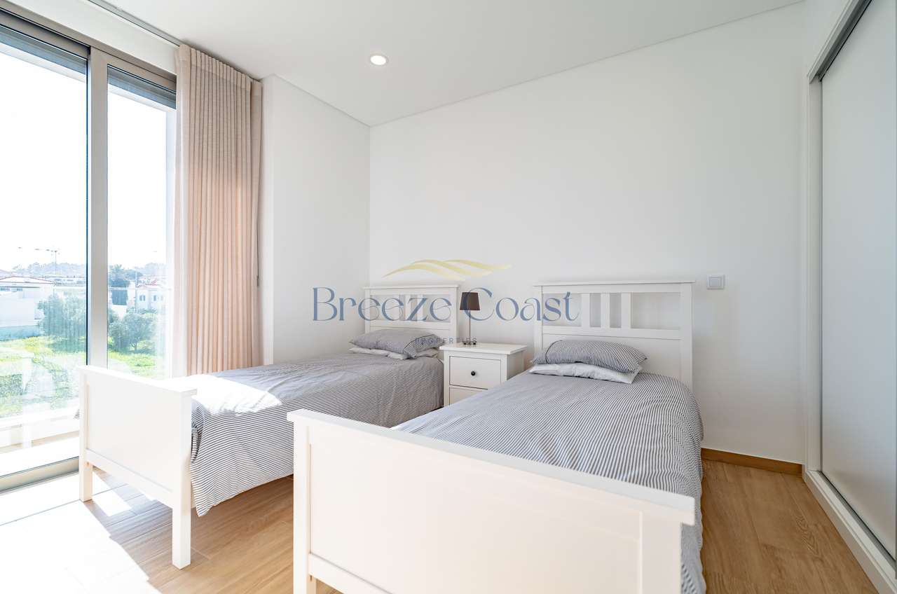 Moradia T4+1 de luxo com elevador-14