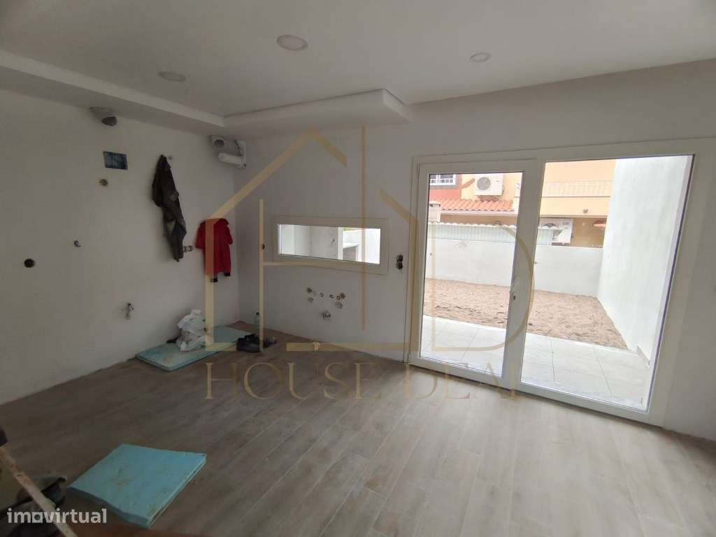 GRANDIOSA Moradia T3+1 com espaço para piscina. Fernão Ferro-10
