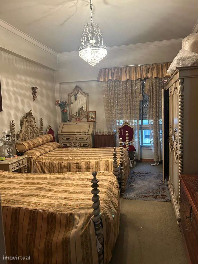 T4 para Remodelação na Estrada de Benfica – Excelente Oportunidade de - Grande imagem: 5/12