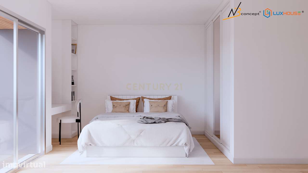 Moradia T4 em banda  com Piscina, Fernão Ferro-18