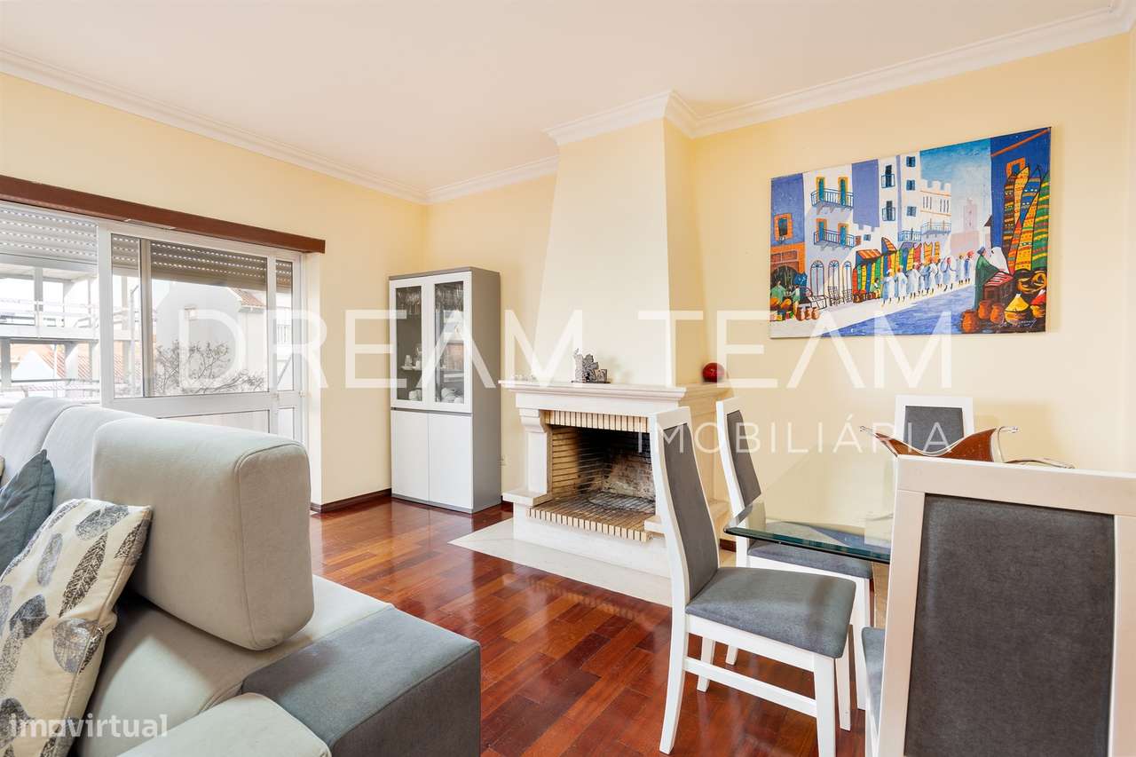 Apartamento T3 com terraço no centro do Montijo-7