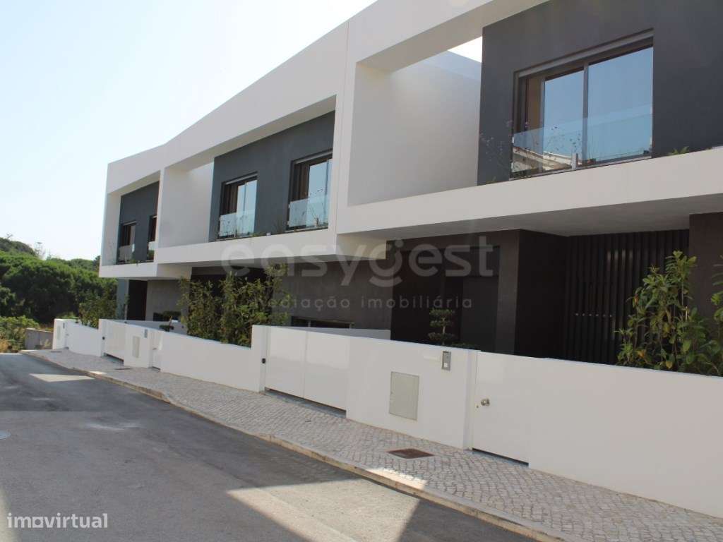 Moradia em Banda T4 em Condomínio Fechado - Construção Nova - Fanqu... - Grande imagem: 4/51