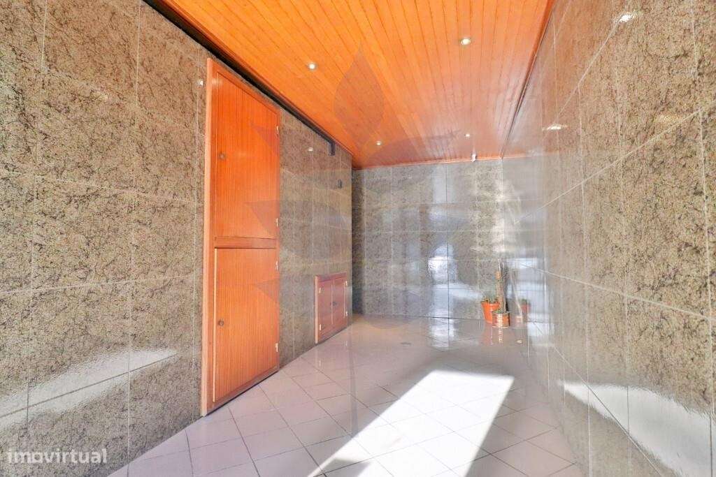 Venda apartamento T2 totalmente renovado em Maximinos-41