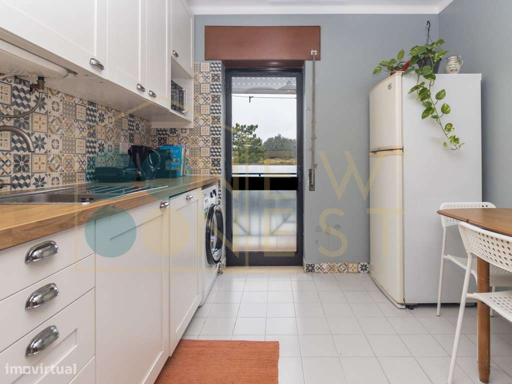 Apartamento T2 em Vila Maria - Semi-Renovado e Mobilado - Grande imagem: 2/43