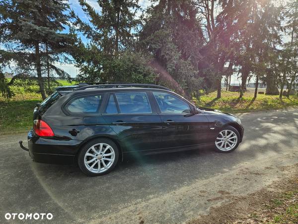 BMW Seria 3 320i - 5