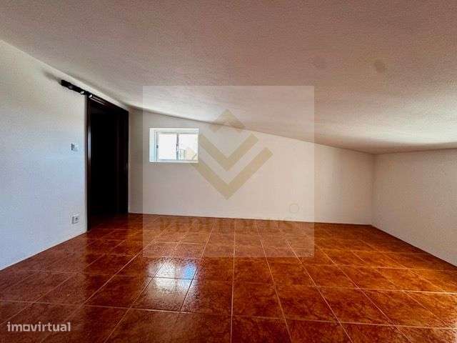 ​Moradia T3 Restaurada no Centro de Escapães-35