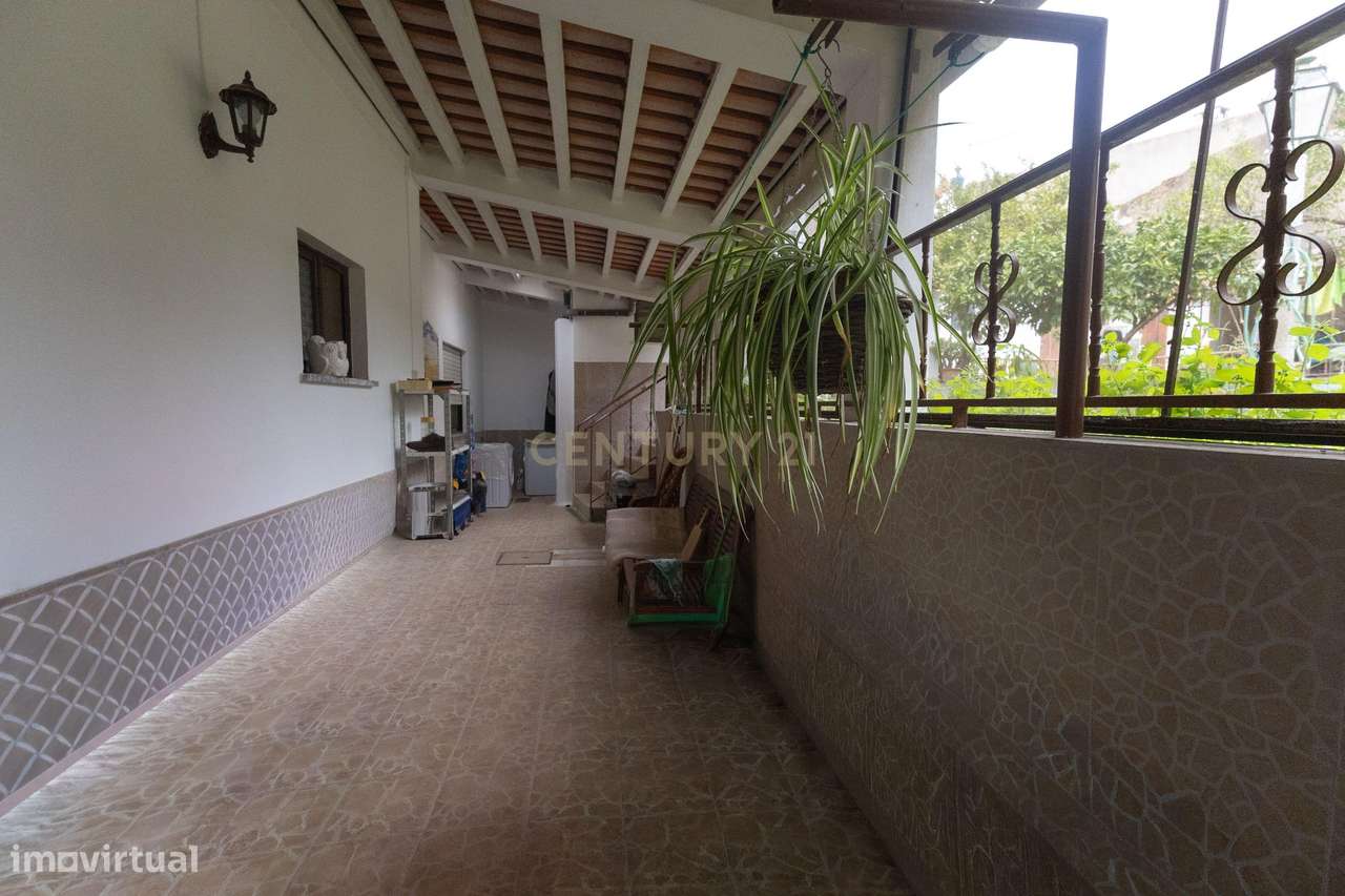 Moradia T3 com quintal, garagem e anexos no centro de Ervidel-35