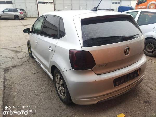 VW Polo 6r 1.2 TDI 2010 srebrny na części - 18