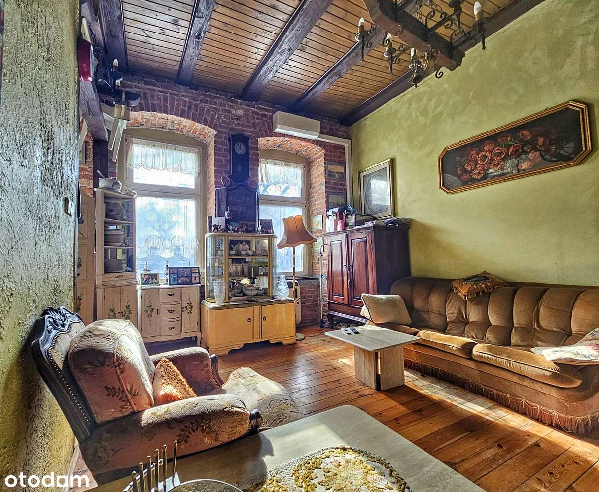 Duża i wyjątkowa kawalerka w ścisłym centrum-0