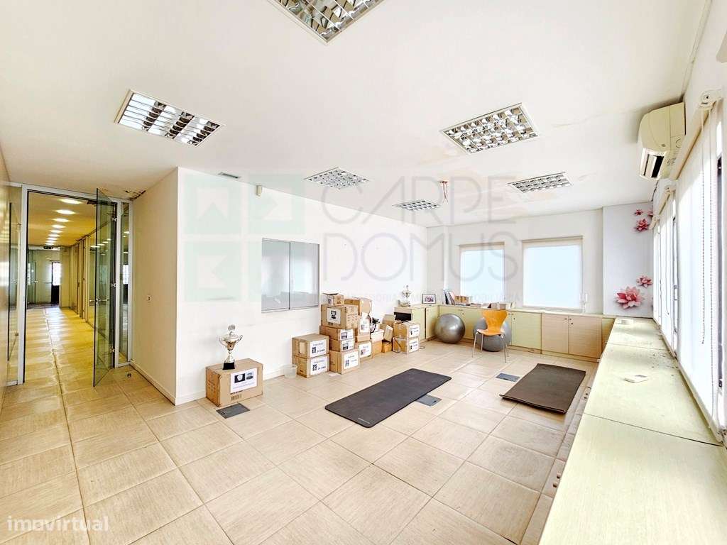 Espaçoso e funcional escritório com 600m2, em Carnaxide, Oeiras-24