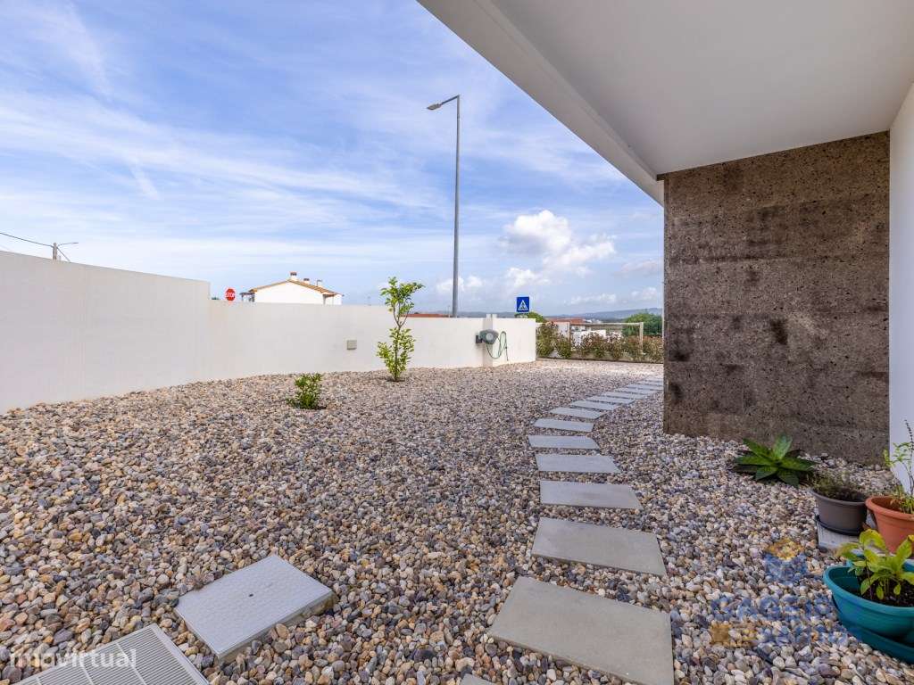 Moradia T3 individual de 2023 com garagem-28