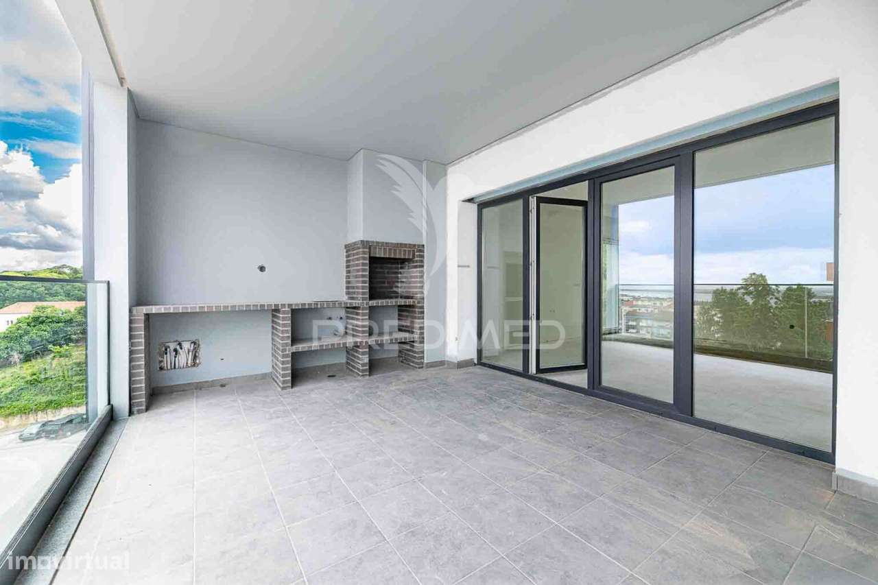 T2 com Terraço de 45m2 e Box, Torres do Palácio - Sobralinho - Grande imagem: 5/28