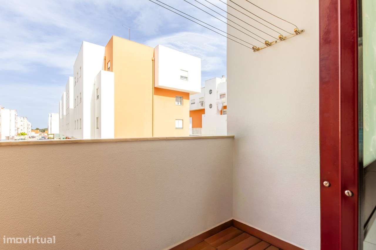 Apartamento T2 Quinta do Conde 1 º Andar-11