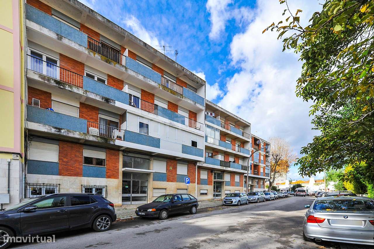 Invista no Seu Futuro: Apartamento T3 em  renovado no Coração de Setúb-29