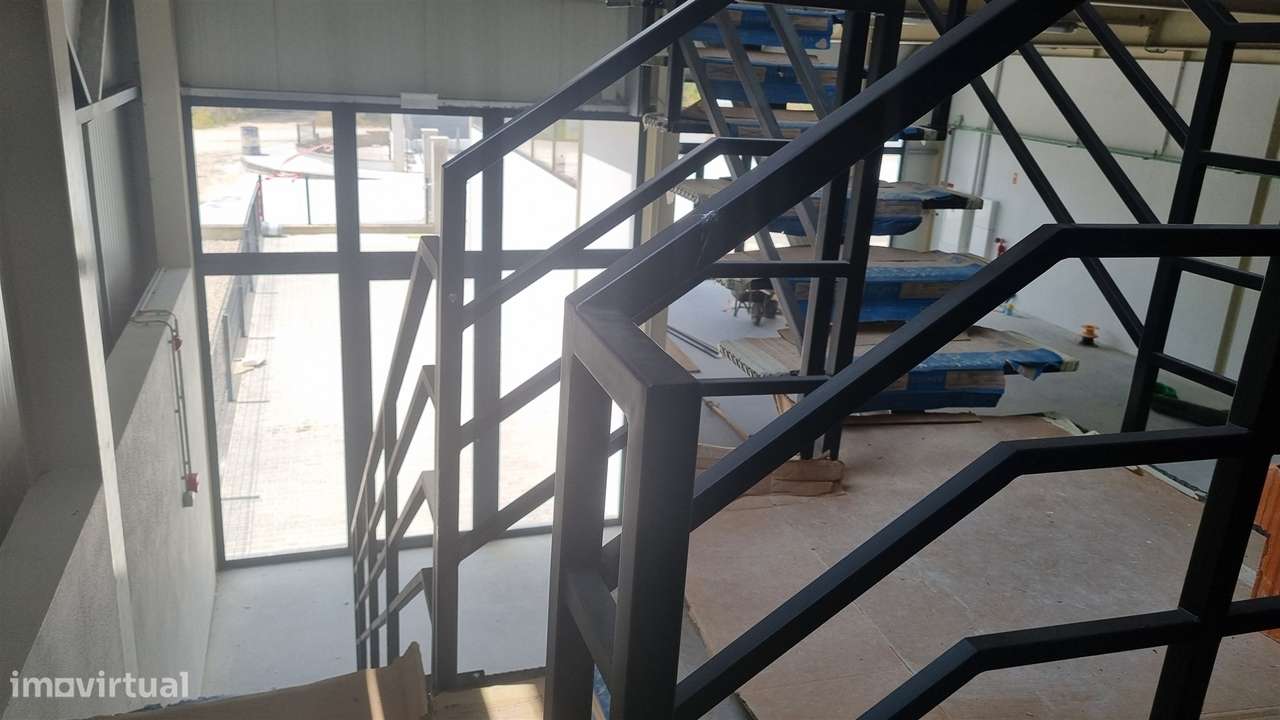 Armazéns e Escritórios Novos em Maceira – Leiria - Grande imagem: 4/26