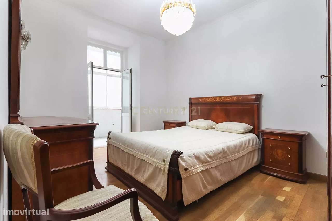 Espaçoso Apartamento T3 no coração de Lisboa-9