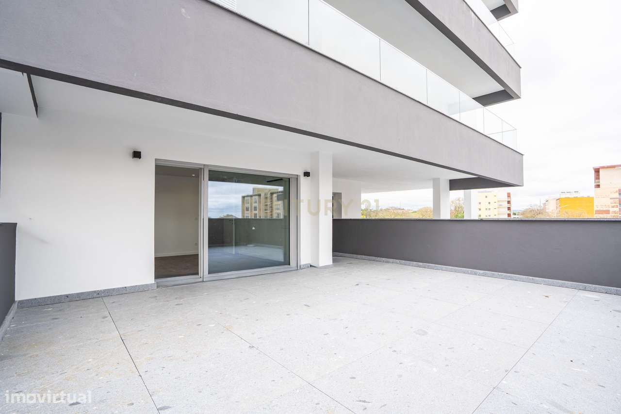 T1 Novo a Estrear com Terraço de 200m² | Ollea Village | Garagem-16