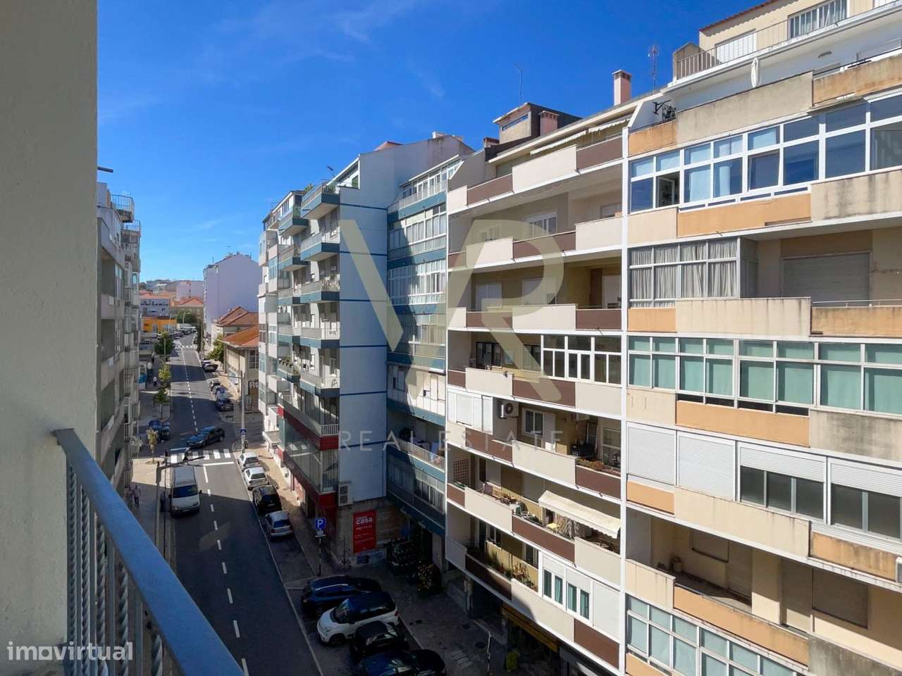 Apartamento T2 no centro de Almada-5