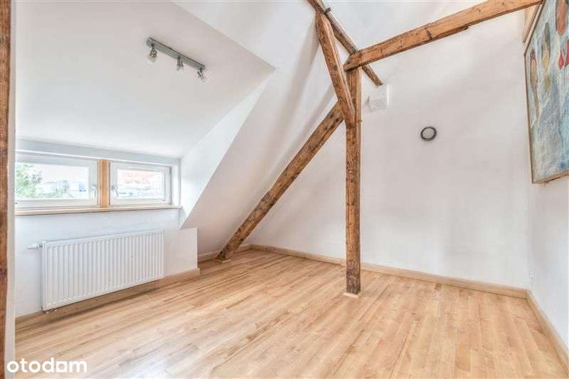 Klimatyczne słoneczne mieszkanie na poddaszu z balkonem-12