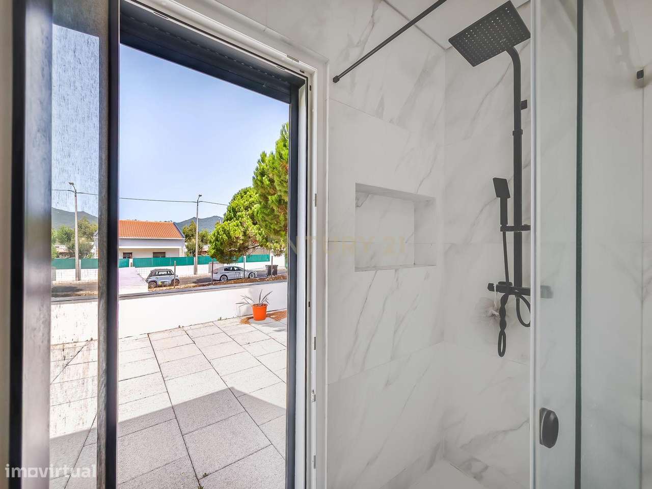 Moradia T4 Isolada | Piscina | Garagem Box | Painéis Solares | 2025 |-44