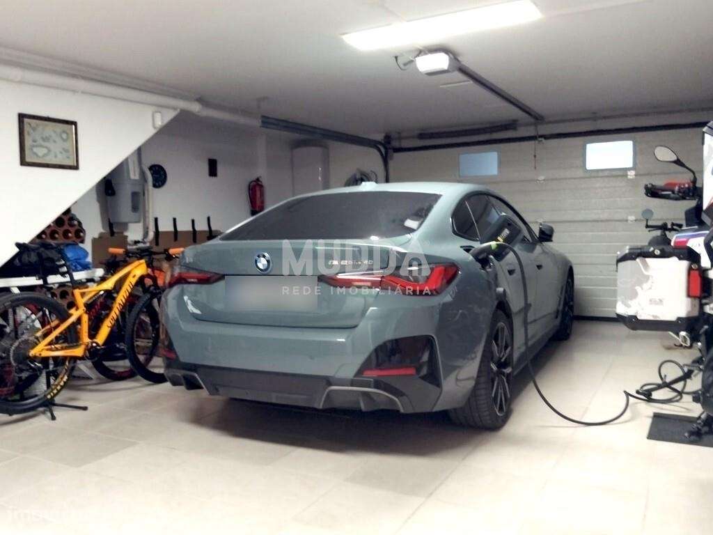 Moradia T3 Contemporânea com Suite, Painéis Solares, Garagem e Terraço-30